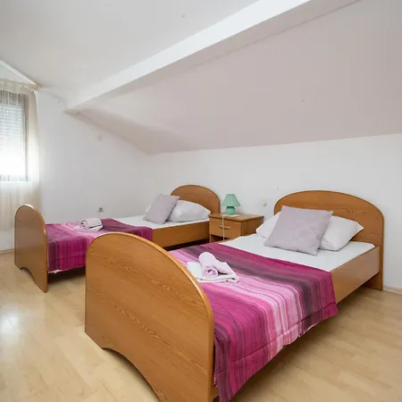 Guest house And With Parking Space - 21805 Zadar